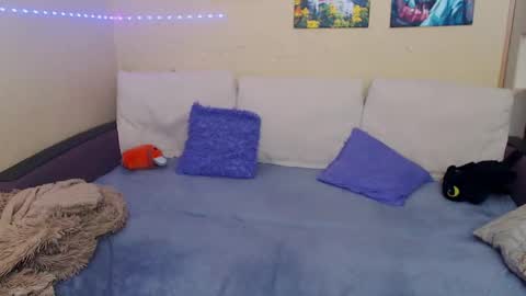 Snapshot of juliasane_ chatting on February 25, 7:09 am Jul online show from February 25, 7:09 am