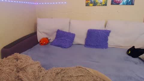 Snapshot of juliasane_ chatting on February 27, 8:17 am Jul online show from February 27, 8:17 am