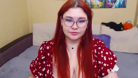 Snapshot of juliasane_ chatting on October 17, 8:39 am Jul online show from October 17, 8:39 am