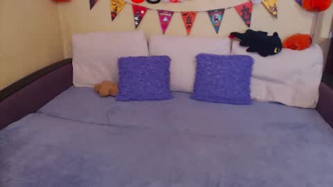 Snapshot of juliasane_ chatting on October 31, 9:10 am Jul online show from October 31, 9:10 am