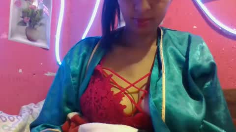 julie0612 online show from April 6, 11:38 pm