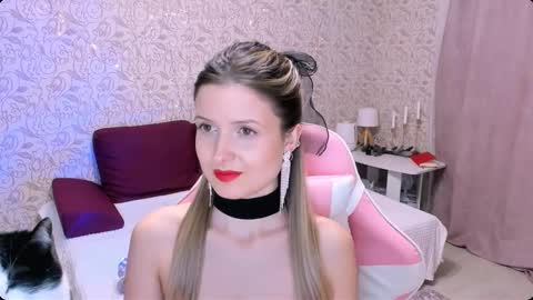 Julie online show from December 7, 4:03 pm