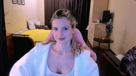 Julie online show from November 9, 2:59 pm