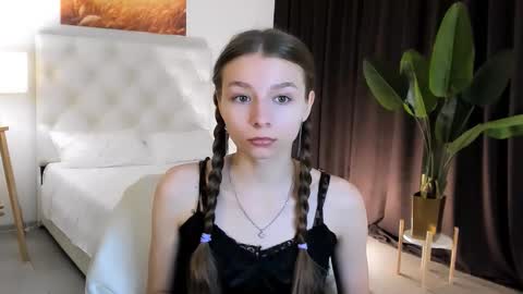 juliedaniel online show from September 17, 4:14 am