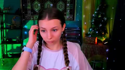 juliedaniel online show from December 17, 8:53 am