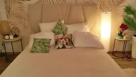 Snapshot of juliehill chatting on February 25, 7:51 am juliehill online show from February 25, 7:51 am