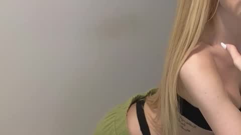 Snapshot of juliejuliette chatting on February 11, 8:42 pm Julia online show from February 11, 8:42 pm