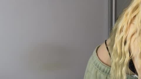 Snapshot of juliejuliette chatting on September 16, 12:00 am Julia online show from September 16, 12:00 am
