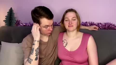 Julie and Thomas online show from December 15, 8:07 am