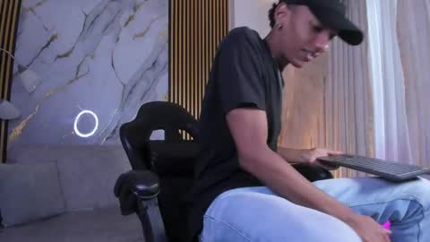 Julien online show from March 23, 12:20 pm