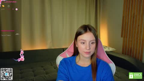 Snapshot of julieqt chatting on November 24, 12:32 am julieqt online show from November 24, 12:32 am