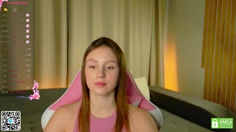 Snapshot of julieqt chatting on December 3, 3:25 am julieqt online show from December 3, 3:25 am