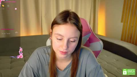 Snapshot of julieqt chatting on December 5, 5:31 pm julieqt online show from December 5, 5:31 pm