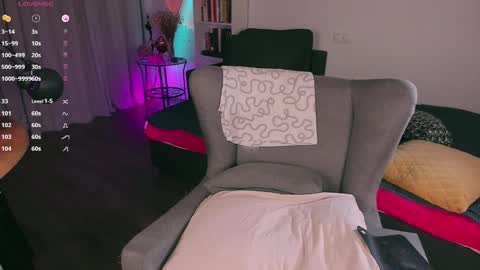 Snapshot of juliet_schoolgirl chatting on January 14, 7:11 pm Juliet online show from January 14, 7:11 pm