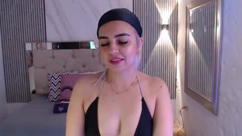 julieta__fox_ online show from February 2, 9:35 pm