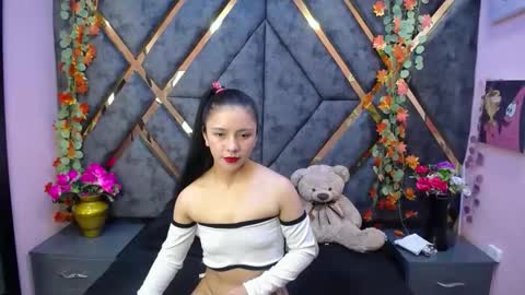 Snapshot of julieta_diamond chatting on December 13, 7:53 pm Julieta online show from December 13, 7:53 pm