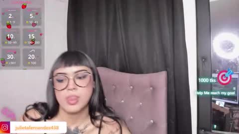 Snapshot of julieta_fernandez chatting on October 23, 11:46 pm Julieta Fernandez online show from October 23, 11:46 pm