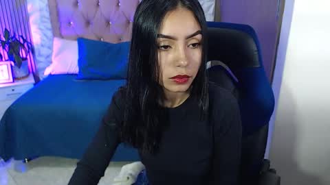 Snapshot of julieta_fn chatting on November 22, 1:43 pm julieta_fn online show from November 22, 1:43 pm