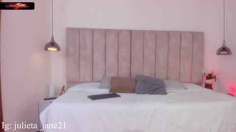 Snapshot of julieta_jane_ chatting on December 30, 3:14 am Julieta online show from December 30, 3:14 am