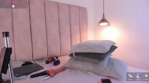 Snapshot of julieta_jane_ chatting on September 13, 3:39 am Julieta online show from September 13, 3:39 am