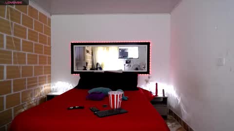 Julieta Rodriguez online show from September 15, 4:51 pm