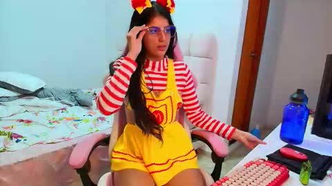 julieta_rose19 online show from October 31, 3:29 am