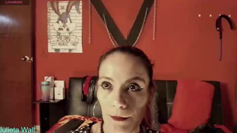 Snapshot of julieta_wall2 chatting on February 9, 12:14 am Julieta wall online show from February 9, 12:14 am