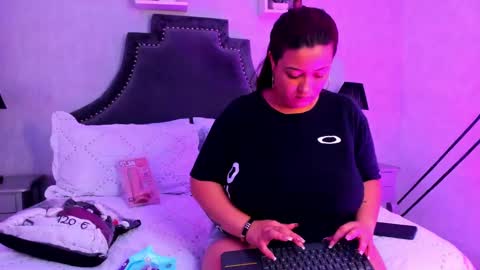 Snapshot of julietakane chatting on December 10, 3:30 am julietakane online show from December 10, 3:30 am