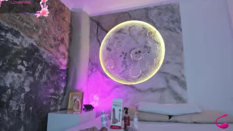 Snapshot of julietakane chatting on January 8, 5:43 am julietakane online show from January 8, 5:43 am