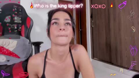 Snapshot of julietaserafelle chatting on January 15, 2:49 am serafelle online show from January 15, 2:49 am