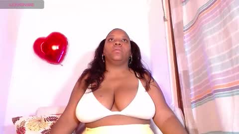 Snapshot of julieth_brown1 chatting on November 18, 1:00 am Julieth Brown online show from November 18, 1:00 am