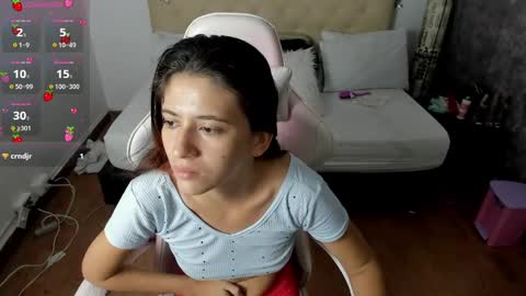 Snapshot of julieth_love_ chatting on December 17, 12:00 pm Julieth online show from December 17, 12:00 pm