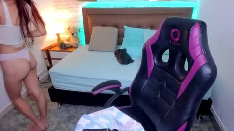 Snapshot of julieth_love_ chatting on October 6, 12:57 pm Julieth online show from October 6, 12:57 pm