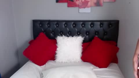 Snapshot of julietha_fox chatting on March 5, 8:32 am julietha fox online show from March 5, 8:32 am