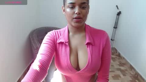 Snapshot of julietta_l chatting on December 18, 5:00 pm Juli online show from December 18, 5:00 pm