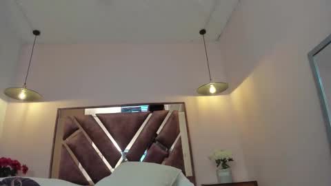 juli  online show from January 10, 7:04 pm