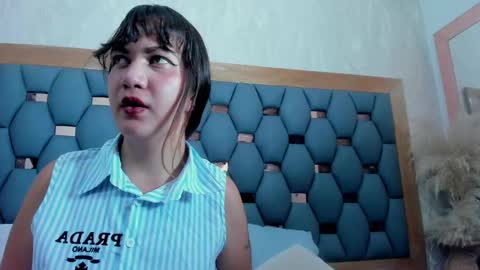 Snapshot of juliette_pretty_ chatting on October 3, 7:22 pm juliette_pretty_ online show from October 3, 7:22 pm