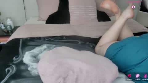 Snapshot of julimonroe chatting on January 31, 3:20 am Juli Monroe online show from January 31, 3:20 am