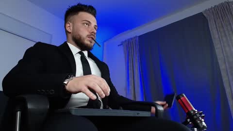 JULiUS   online show from January 27, 9:44 pm