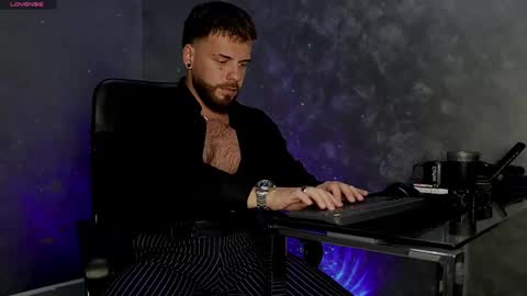 JULiUS   online show from November 11, 8:31 pm