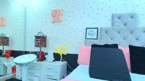 Snapshot of jullietareyes chatting on February 25, 11:41 am Julieta Reyes online show from February 25, 11:41 am