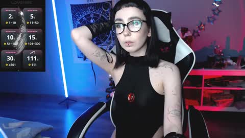 Snapshot of julscinamon chatting on January 12, 6:38 pm Baroness Von Cringe online show from January 12, 6:38 pm