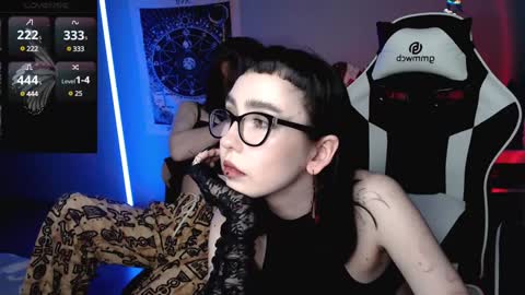 Snapshot of julscinamon chatting on January 12, 9:40 pm Baroness Von Cringe online show from January 12, 9:40 pm