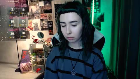 Snapshot of julscinamon chatting on October 8, 4:59 pm Baroness Von Cringe online show from October 8, 4:59 pm