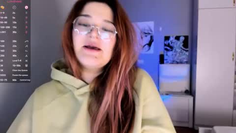 Julie online show from December 3, 3:11 pm