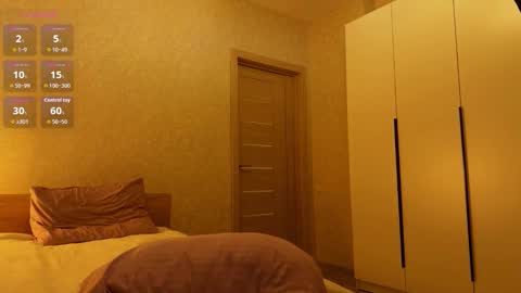 Snapshot of julya_flowerss chatting on December 2, 5:30 pm Hloya online show from December 2, 5:30 pm