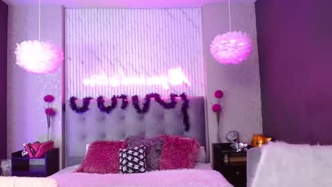 Snapshot of juniper_hill chatting on November 12, 5:30 am Juniper online show from November 12, 5:30 am