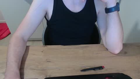 Snapshot of junk2711 chatting on January 3, 9:15 am junk2711 online show from January 3, 9:15 am