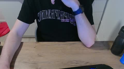 Snapshot of junk2711 chatting on January 5, 9:37 am junk2711 online show from January 5, 9:37 am