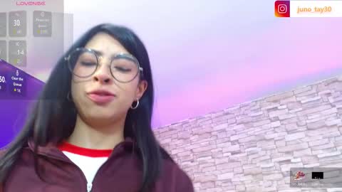 Snapshot of juno_tay chatting on November 7, 11:43 am JUNO online show from November 7, 11:43 am